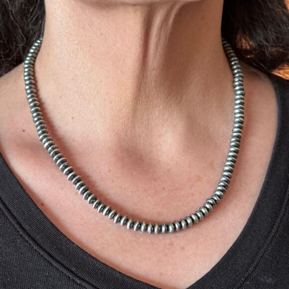 Sterling Southwestern Style 6 mm Navajo Pearl Saucer Beads 18"- 20" Necklace - Picture 5 of 9